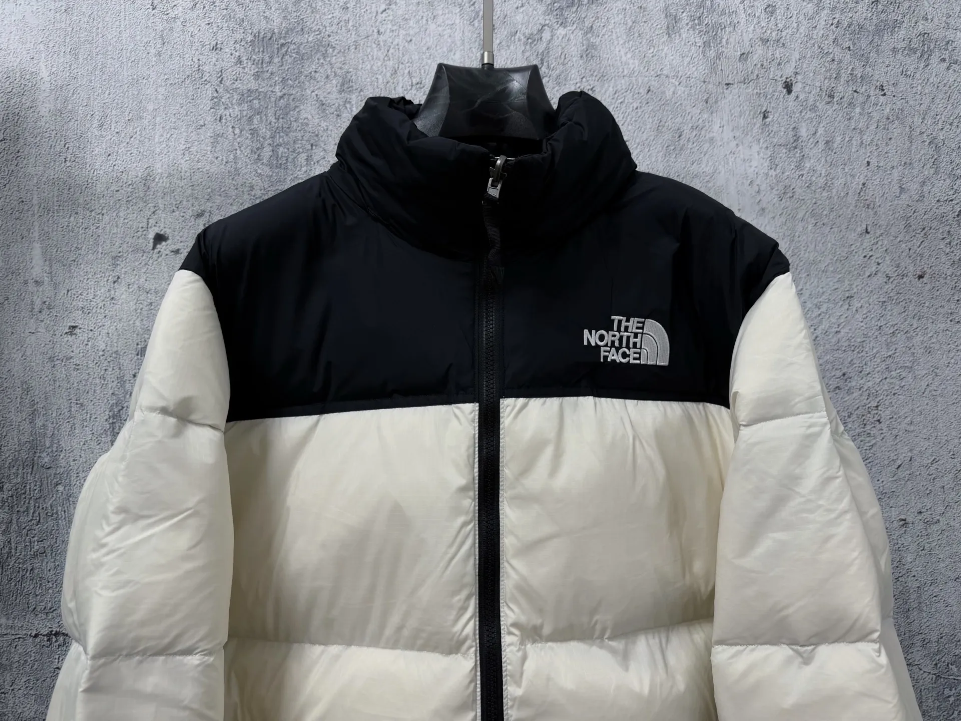 （NFC ） 【The North Face】 1996Classic ： 700 ，Rebound ， ， ， ， 。 ： ， ， ， ， Wear-Resistant，Breathable 。 ： ， ， ， ， ， ， ， ， ， ， 。 。 Size：XS-XXL